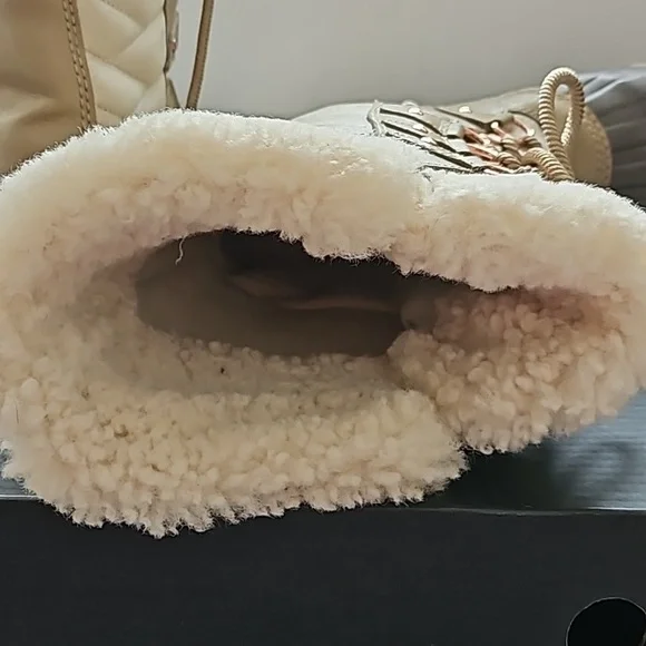 Boots - Picture 5 of 7